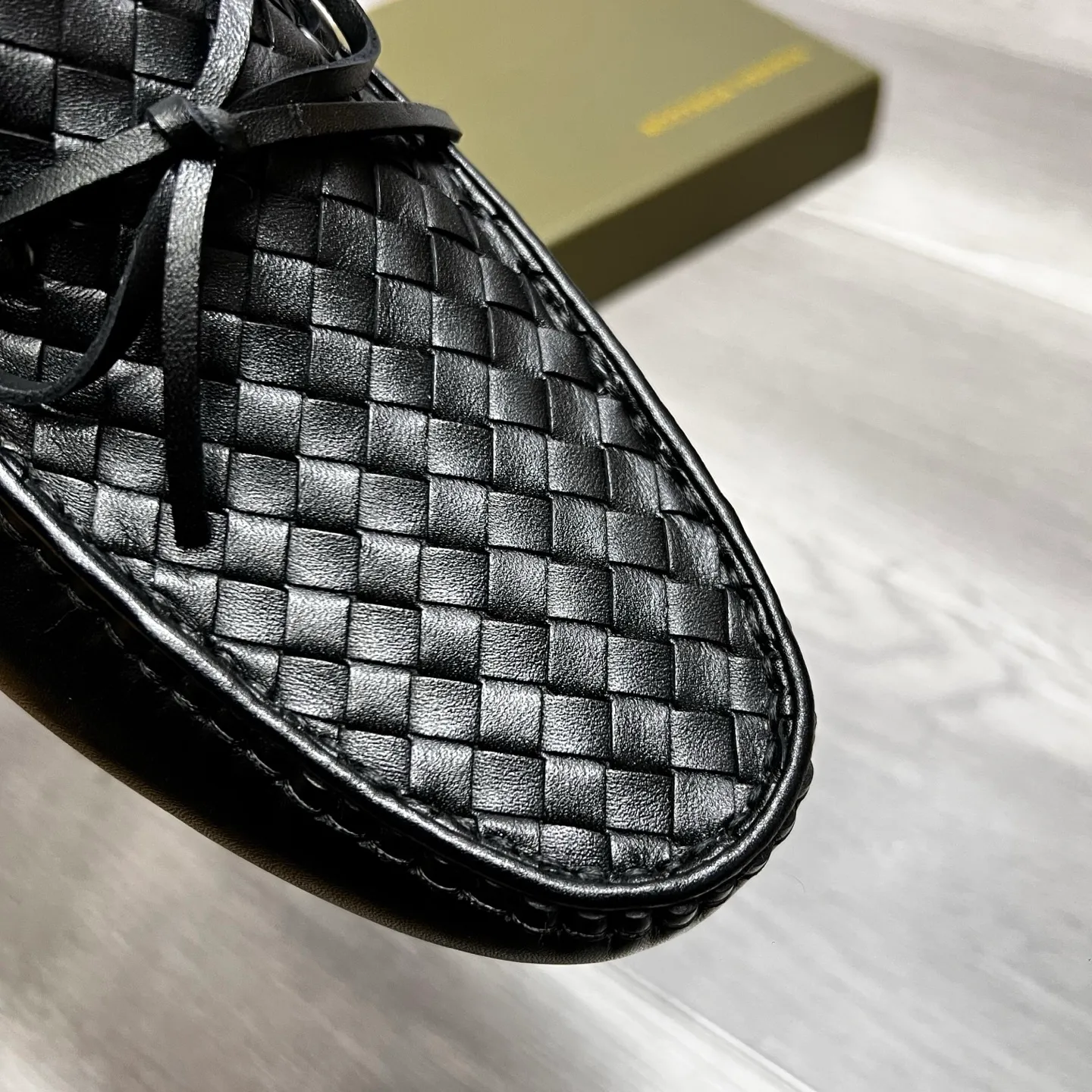 Factory price 480 BV〰️Purely handmade classic men's beanie shoes👉👉driving shoes, slip-on shoes, woven with cowhide imported from Italy, 💕water-dyed cowhide lining, 🔊original outsole, waterproof platform design, comfortable on the feet. A good choice for traveling and driving, two colors available, code number: 38-44, (45 can be customized)